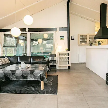Holiday home Four-bedroom In Hjorring 8 Lonstrup