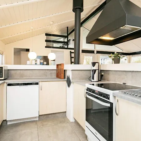 Four-bedroom In Hjorring 8 Lønstrup